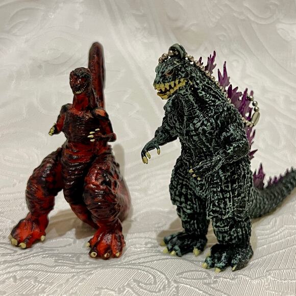 Godzilla Keychain Figures Collectible Classic Burning Reiwa and Millenium Kaiju - Picture 1 of 5